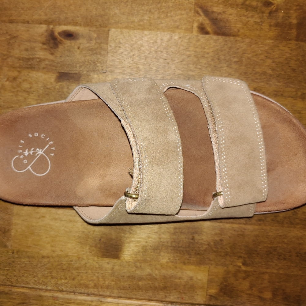 Beige‎ Sandals - Picture 3 of 4